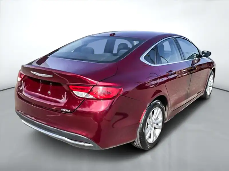 2016 Chrysler 200 LIMITED, červená, 94 399 km, dovoz Kanada — foto 7 z 12