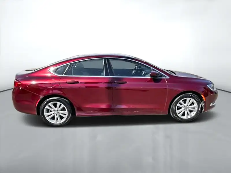 2016 Chrysler 200 LIMITED, červená, 94 399 km, dovoz Kanada — foto 8 z 12