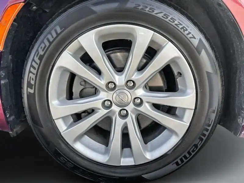 2016 Chrysler 200 LIMITED, červená, 94 399 km, dovoz Kanada — foto 9 z 12