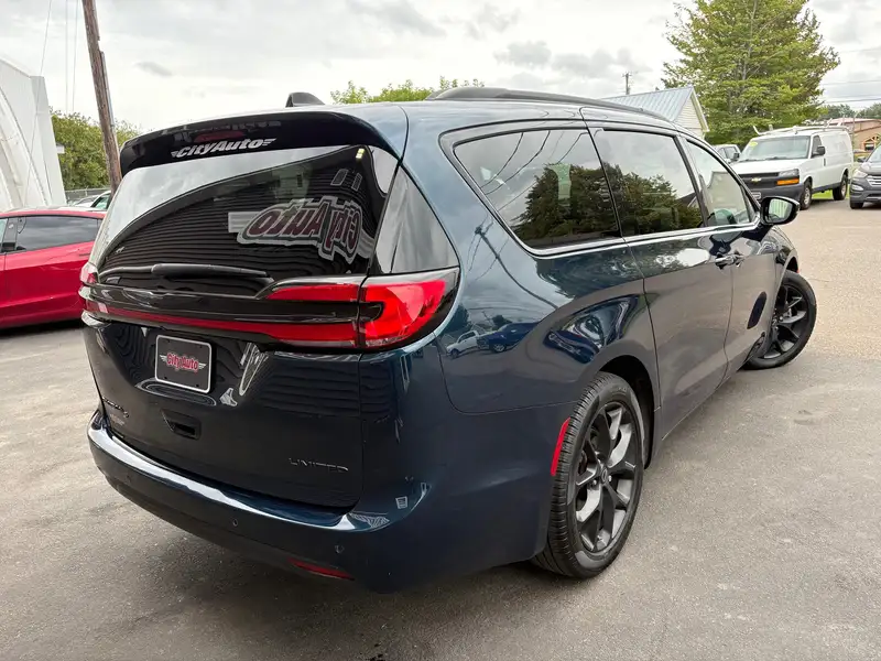 2025 Chrysler Pacifica Limited, zelená, 57 478 km, dovoz Kanada — foto 5 z 12