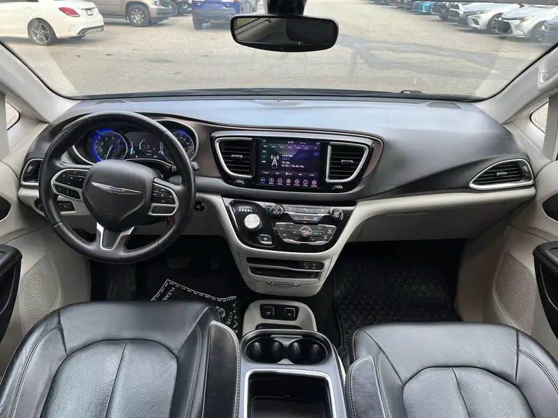 2018 Chrysler Pacifica Touring L Plus, černá, 109 269 km, dovoz Kanada — foto 11 z 12