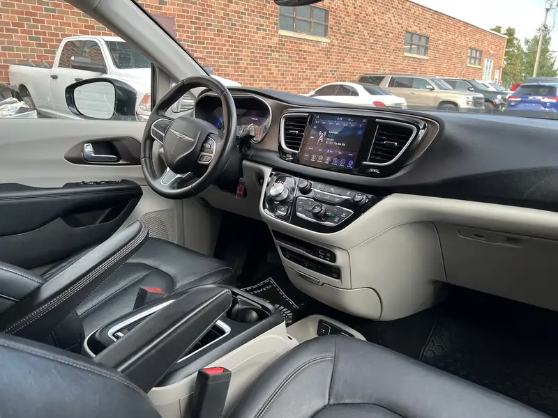 2018 Chrysler Pacifica Touring L Plus, černá, 109 269 km, dovoz Kanada — foto 12 z 12