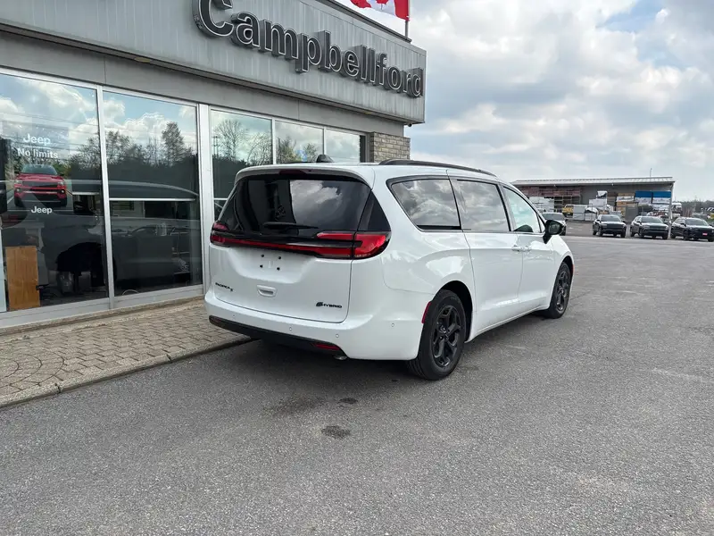 2024 Chrysler Pacifica Hybrid, bílá, 353 km, dovoz Kanada — foto 5 z 12