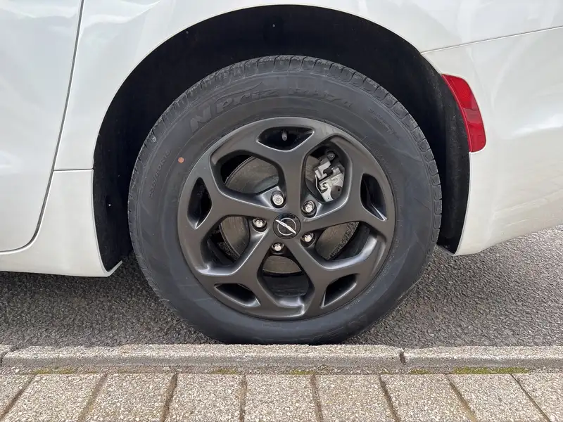 2024 Chrysler Pacifica Hybrid, bílá, 353 km, dovoz Kanada — foto 8 z 12