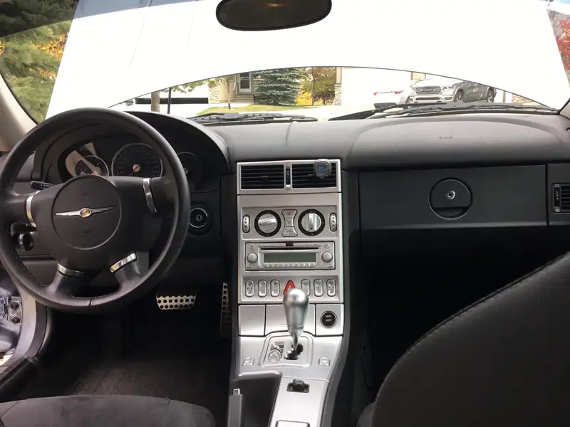 2005 Chrysler Crossfire SRT6, stříbrná, 33 000 km, dovoz Kanada — foto 4 z 12