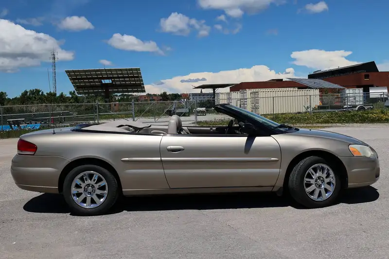 2004 Chrysler Sebring Limited, 135 000 km, dovoz Kanada — foto 8 z 12