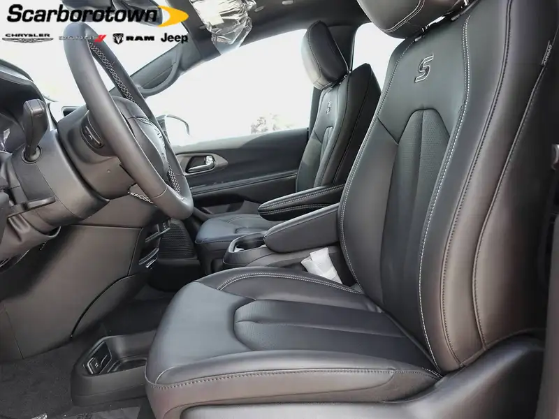 2027 Chrysler Pacifica Select, červená, 10 km, dovoz Kanada — foto 3 z 12
