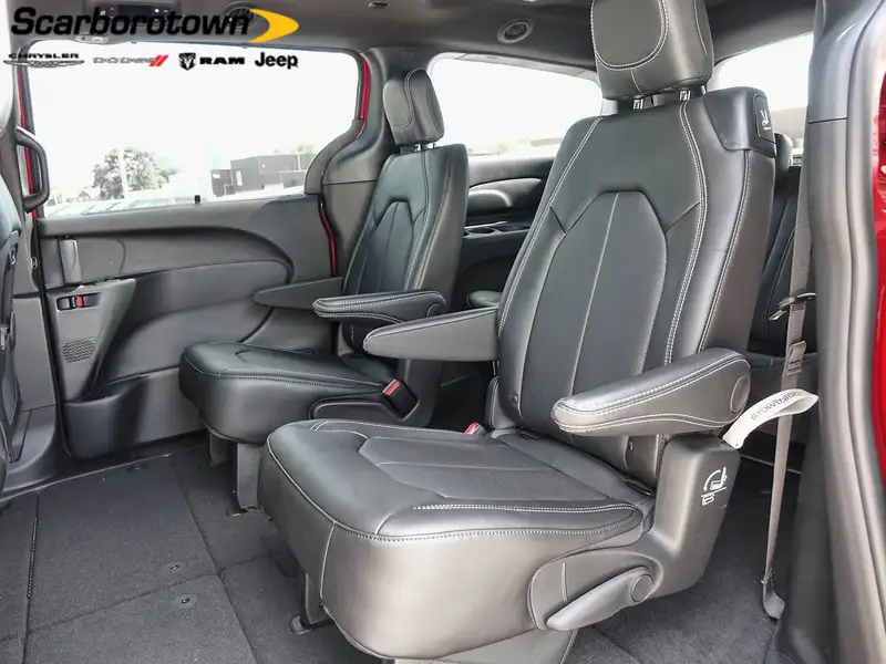 2027 Chrysler Pacifica Select, červená, 10 km, dovoz Kanada — foto 5 z 12
