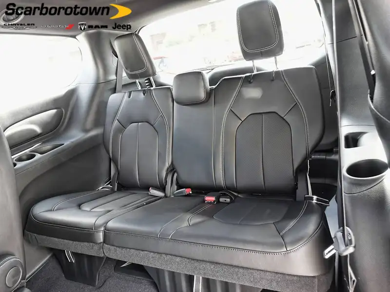 2027 Chrysler Pacifica Select, červená, 10 km, dovoz Kanada — foto 6 z 12