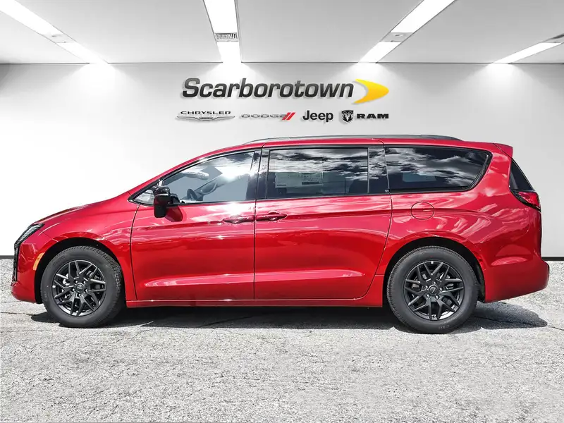 2027 Chrysler Pacifica Select, červená, 10 km, dovoz Kanada — foto 9 z 12