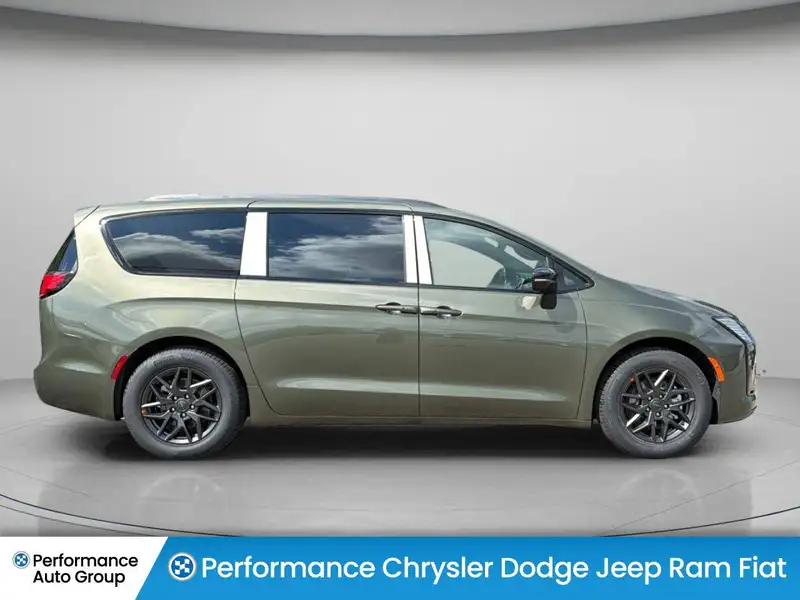 2027 Chrysler Pacifica Select, šedá, dovoz Kanada — foto 4 z 12