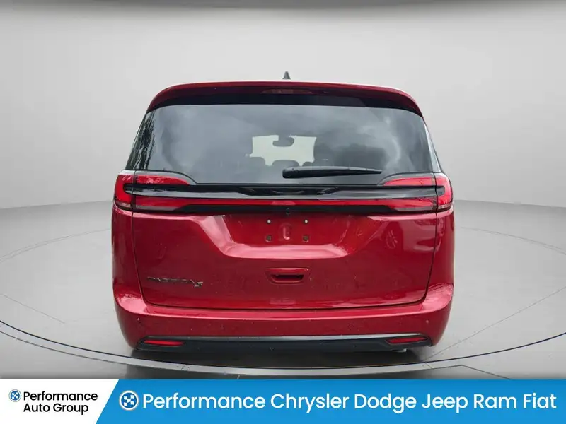 2027 Chrysler Pacifica Select, červená, dovoz Kanada — foto 6 z 12