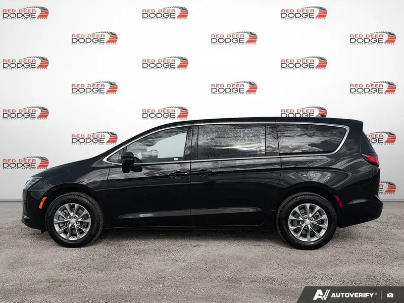 2027 Chrysler Pacifica Select, černá, 18 km, dovoz Kanada — foto 2 z 12