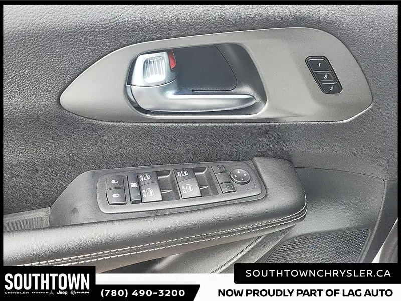 2027 Chrysler Pacifica SELECT AWD, bílá, 0 km, dovoz Kanada — foto 10 z 12