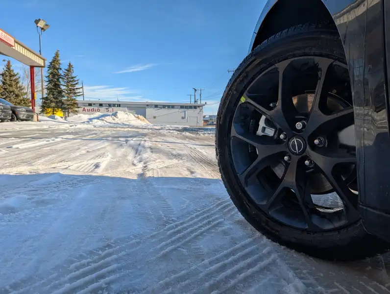 2026 Chrysler Pacifica Select, černá, 14 km, dovoz Kanada — foto 12 z 12