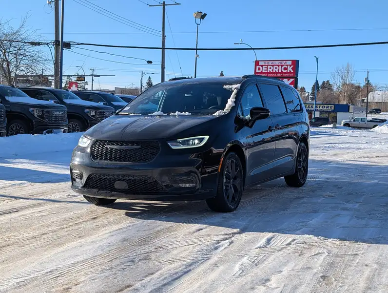 2026 Chrysler Pacifica Select, černá, 14 km, dovoz Kanada — foto 2 z 12