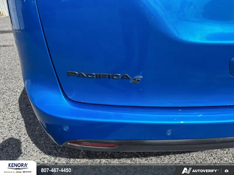 2027 Chrysler Pacifica SELECT, modrá, 5 250 km, dovoz Kanada — foto 9 z 12