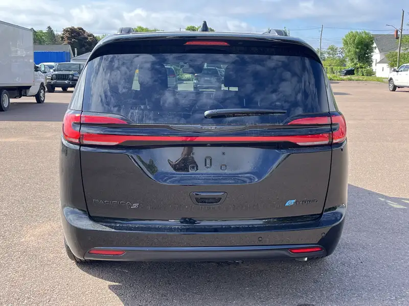2024 Chrysler Pacifica Select, černá, 10 km, dovoz Kanada — foto 6 z 12
