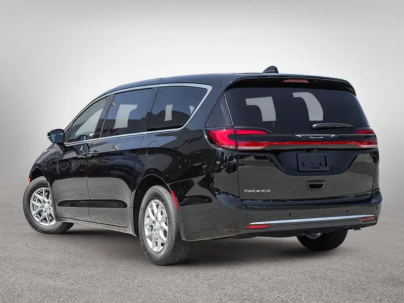 2027 Chrysler Pacifica, černá, dovoz Kanada — foto 4 z 12