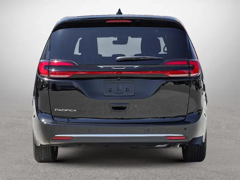 2027 Chrysler Pacifica, černá, dovoz Kanada — foto 5 z 12