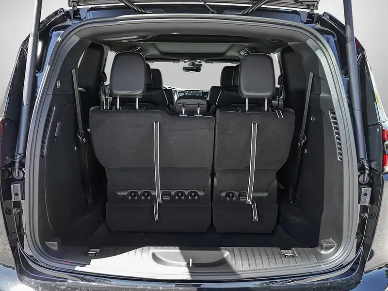 2027 Chrysler Pacifica, černá, dovoz Kanada — foto 7 z 12