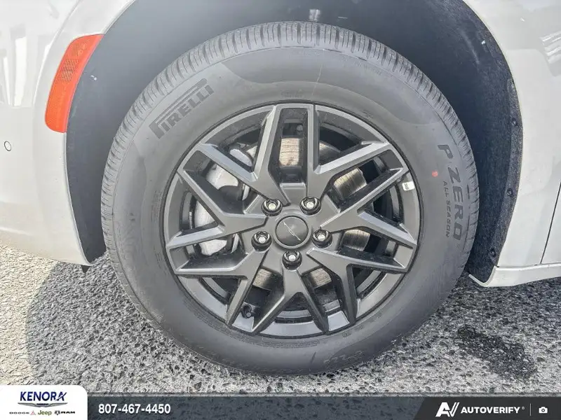 2027 Chrysler Pacifica SELECT, bílá, 21 km, dovoz Kanada — foto 6 z 12