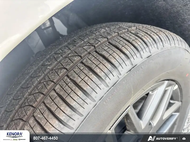 2027 Chrysler Pacifica SELECT, bílá, 21 km, dovoz Kanada — foto 7 z 12
