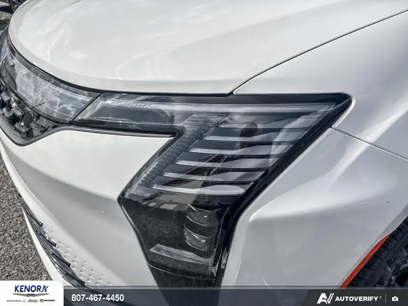 2027 Chrysler Pacifica SELECT, bílá, 21 km, dovoz Kanada — foto 8 z 12