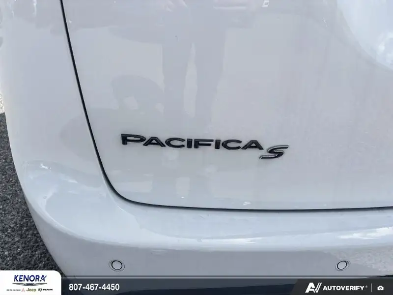 2027 Chrysler Pacifica SELECT, bílá, 21 km, dovoz Kanada — foto 9 z 12