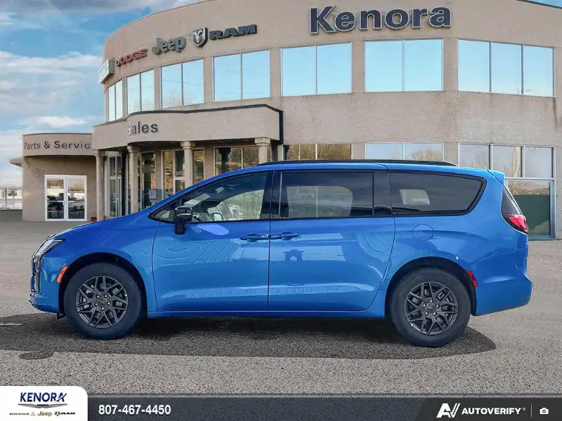 2027 Chrysler Pacifica SELECT, modrá, 0 km, dovoz Kanada — foto 3 z 12