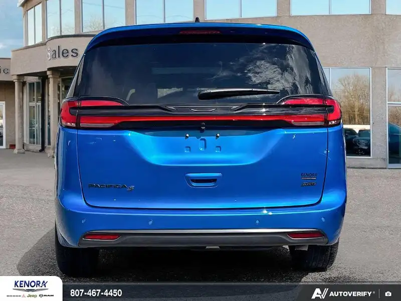 2027 Chrysler Pacifica SELECT, modrá, 0 km, dovoz Kanada — foto 5 z 12