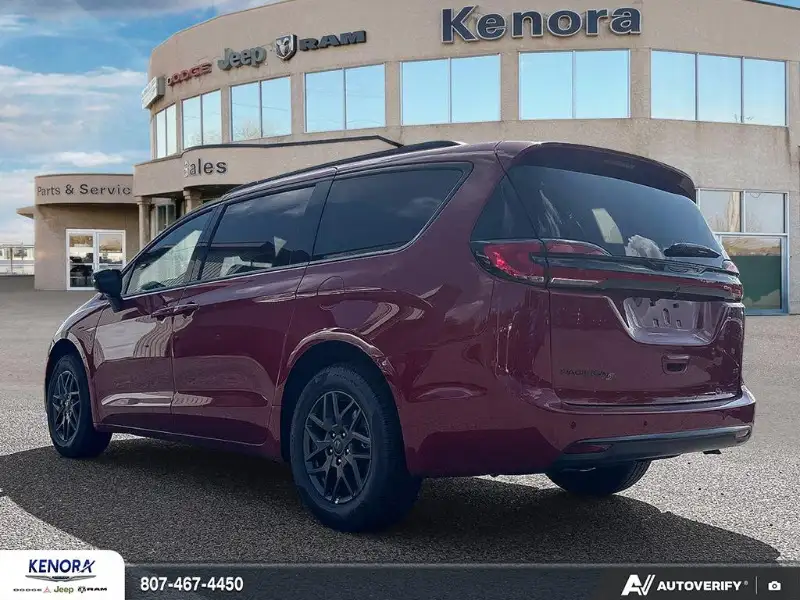 2027 Chrysler Pacifica SELECT, červená, 23 km, dovoz Kanada — foto 4 z 12