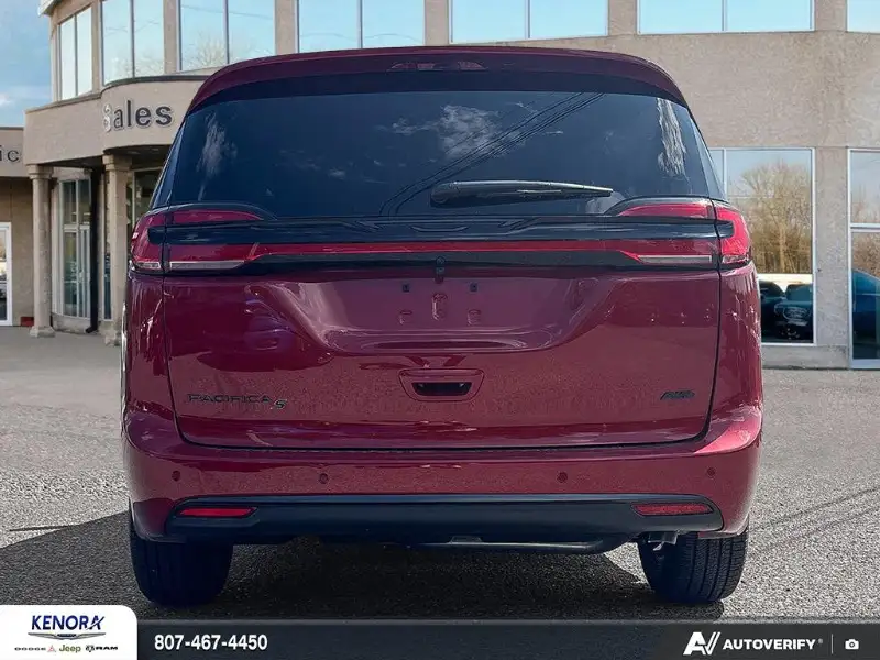 2027 Chrysler Pacifica SELECT, červená, 23 km, dovoz Kanada — foto 5 z 12