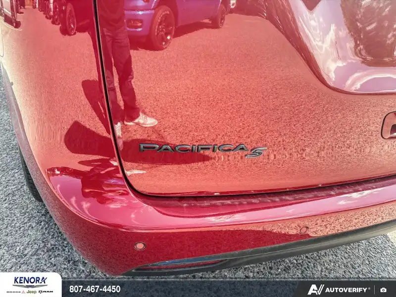 2027 Chrysler Pacifica SELECT, červená, 23 km, dovoz Kanada — foto 9 z 12