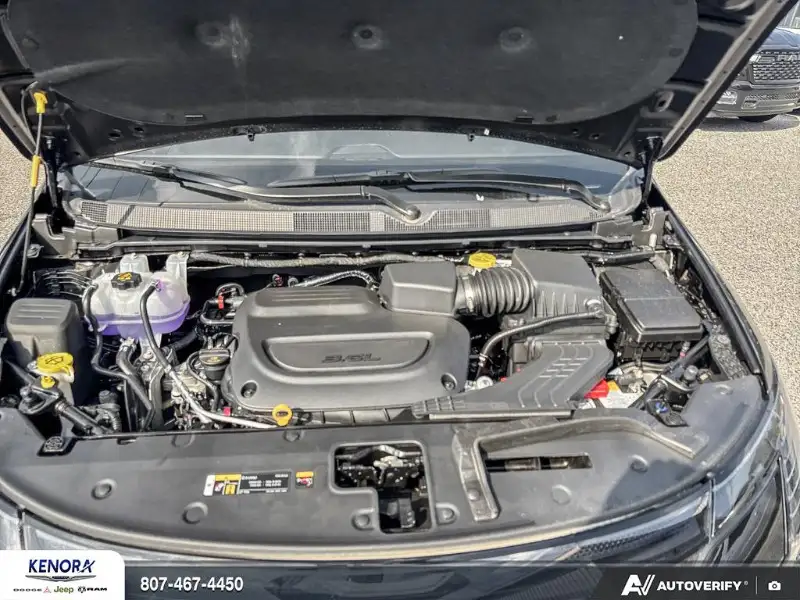 2027 Chrysler Pacifica SELECT, černá, 23 km, dovoz Kanada — foto 10 z 12