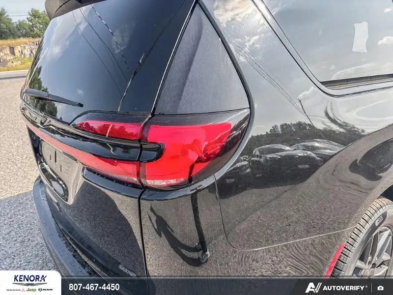 2027 Chrysler Pacifica SELECT, černá, 23 km, dovoz Kanada — foto 11 z 12