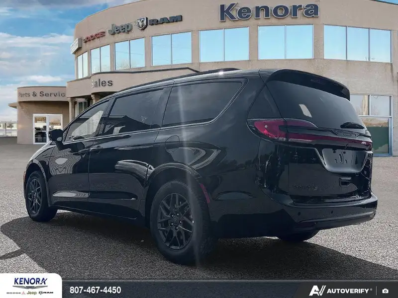 2027 Chrysler Pacifica SELECT, černá, 23 km, dovoz Kanada — foto 4 z 12