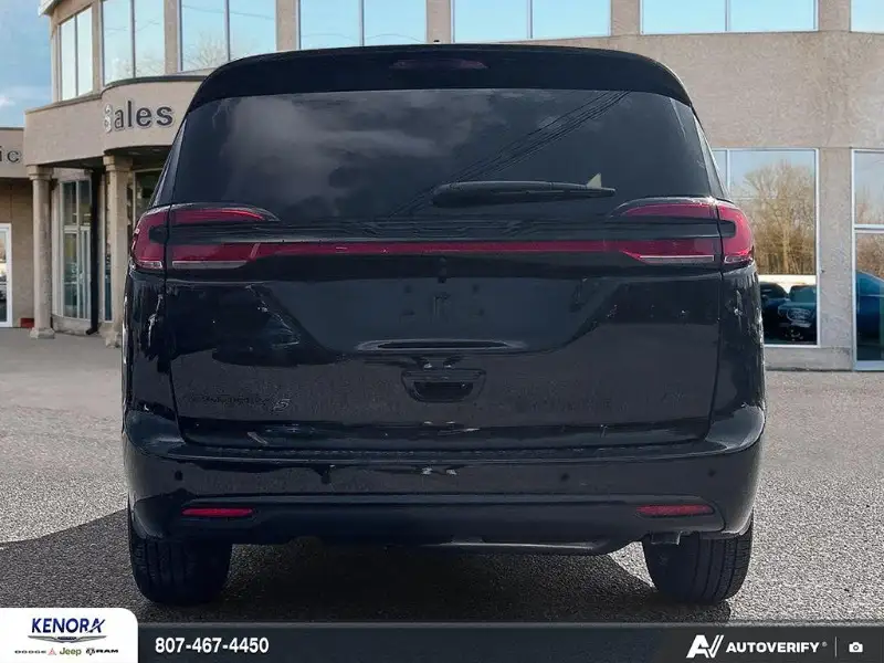 2027 Chrysler Pacifica SELECT, černá, 23 km, dovoz Kanada — foto 5 z 12