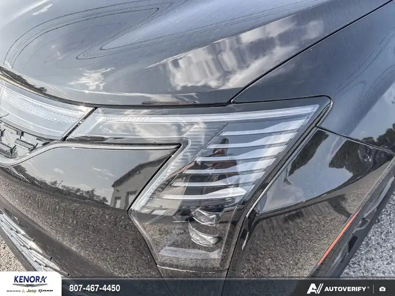 2027 Chrysler Pacifica SELECT, černá, 23 km, dovoz Kanada — foto 8 z 12