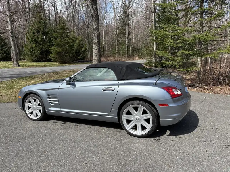 2005 Chrysler Crossfire, stříbrná, 119 244 km, dovoz Kanada — foto 3 z 11