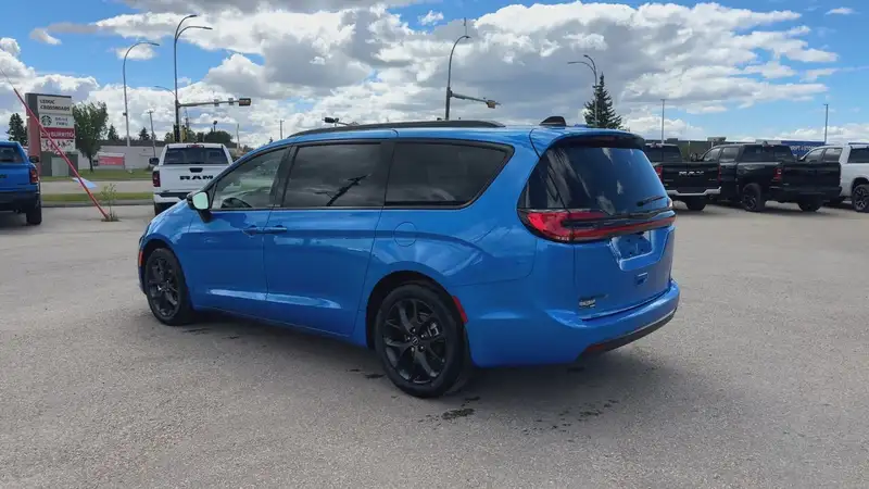 2026 Chrysler Pacifica Select, modrá, 19 km, dovoz Kanada — foto 4 z 12