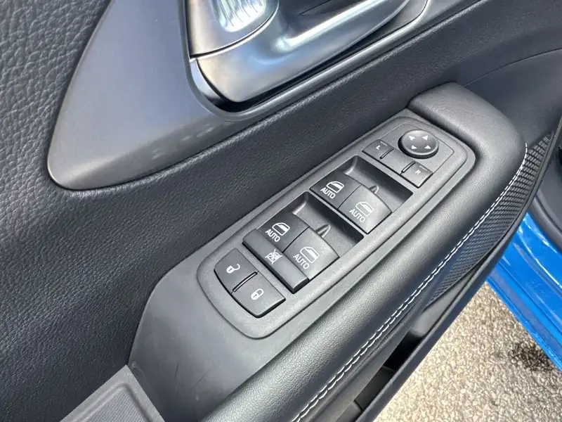 2026 Chrysler Pacifica Select, modrá, 19 km, dovoz Kanada — foto 8 z 12