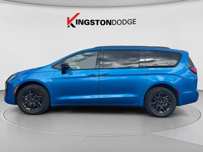 2027 Chrysler Pacifica Select AWD, modrá, 21 km, dovoz Kanada — foto 2 z 12