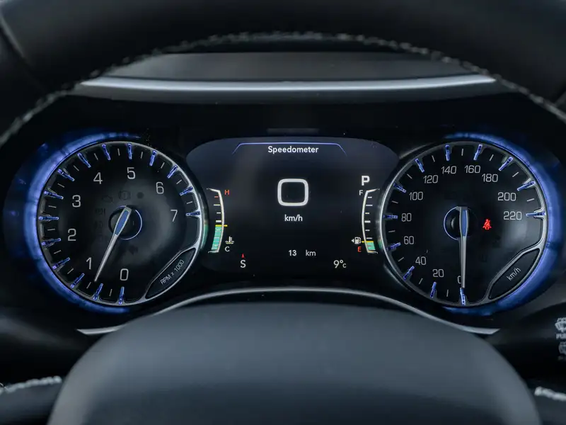 2026 Chrysler Pacifica Select, červená, dovoz Kanada — foto 4 z 12