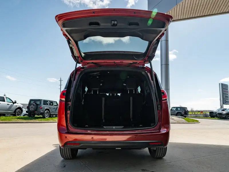 2026 Chrysler Pacifica Select, červená, dovoz Kanada — foto 8 z 12