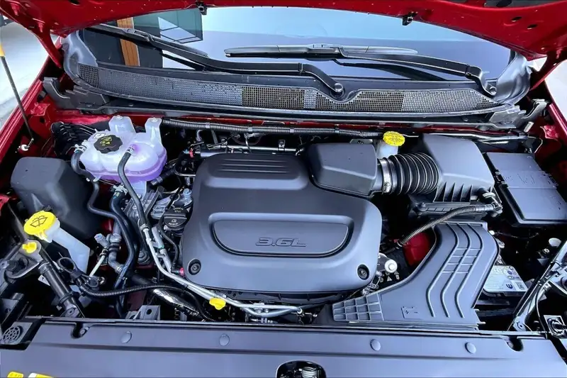 2026 Chrysler Pacifica Select, červená, 50 km, dovoz Kanada — foto 11 z 12