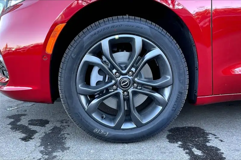 2026 Chrysler Pacifica Select, červená, 50 km, dovoz Kanada — foto 12 z 12
