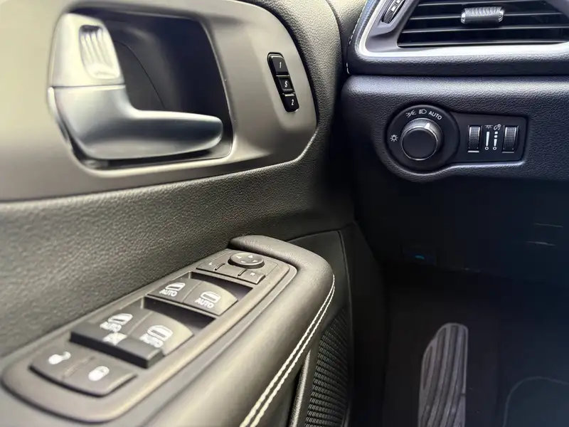 2027 Chrysler Pacifica, šedá, 22 km, dovoz Kanada — foto 12 z 12