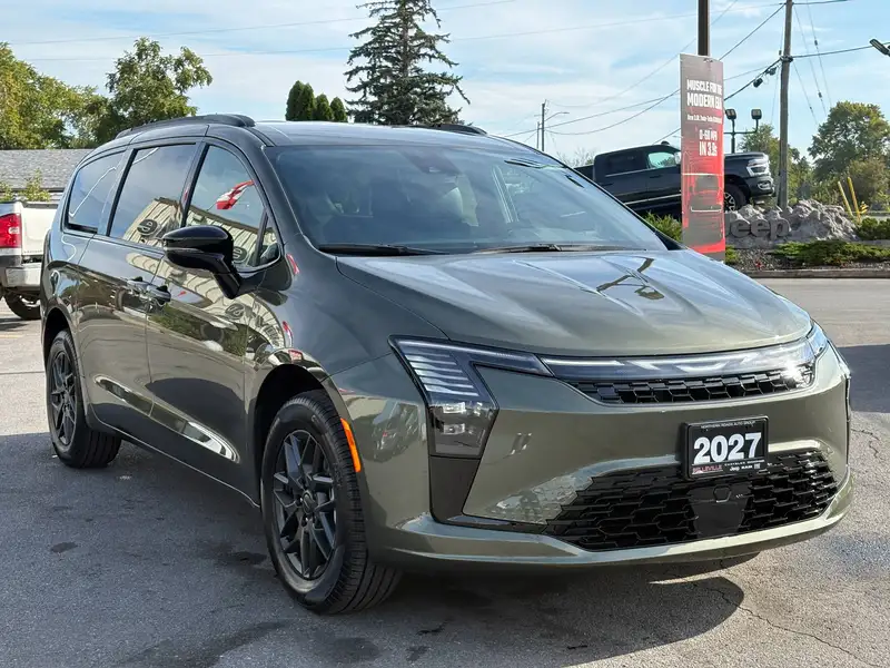 2027 Chrysler Pacifica, šedá, 22 km, dovoz Kanada — foto 4 z 12