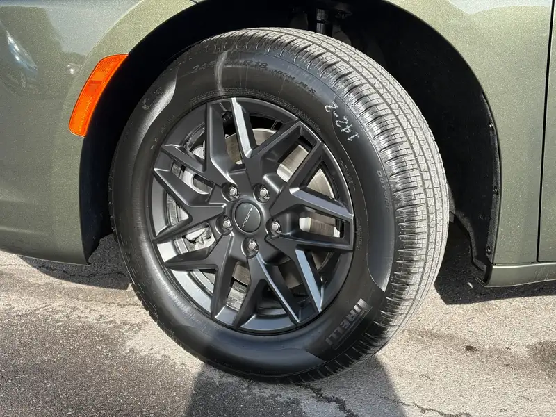 2027 Chrysler Pacifica, šedá, 22 km, dovoz Kanada — foto 5 z 12